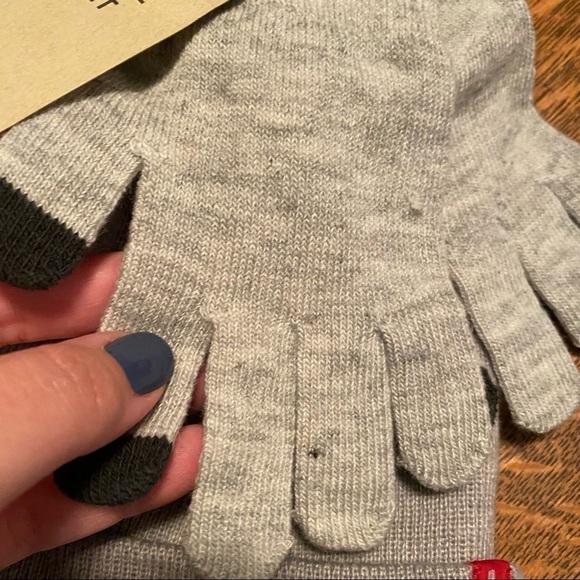 Levi’s Yourh Boys Gray Hat Beanie Gloves New - Picture 2 of 3